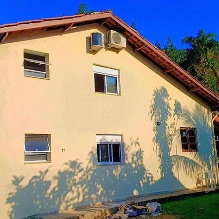 Piscina Climatizada, Jacuzzi E Com Grande Area Verde Убатуба Экстерьер фото